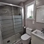 Great Location With Free Private Parking アパート